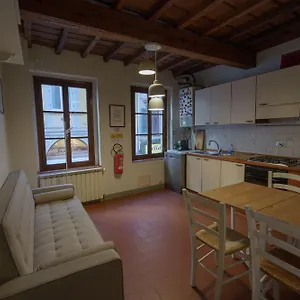Traditional Florentine 1br Close To Piazza Santa Croce Florencia